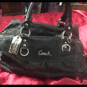 Coach shoulder and hang bag logo